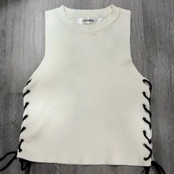 ❌SOLD❌White Vividini Crop Top - Picture 3 of 3